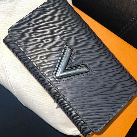 Authentic Louis Vuitton Crossbody - Picture 3 of 7